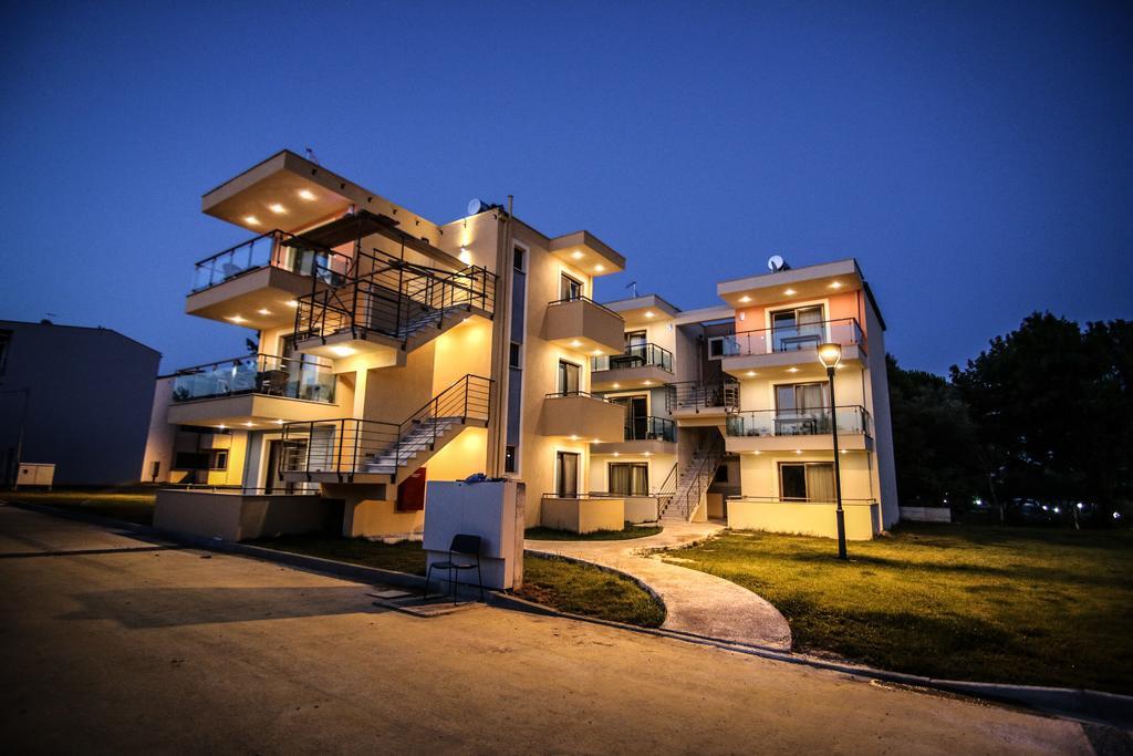 Ofrynio Deluxe Apartments Ofrínion 외부 사진